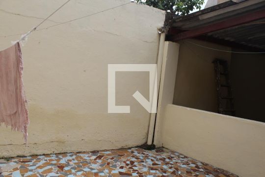Quintal de casa para alugar com 2 quartos, 80m² em Ramos, Rio de Janeiro
