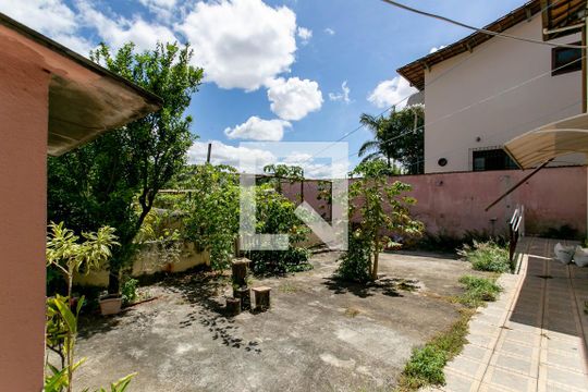 Quintal de casa à venda com 4 quartos, 258m² em Santa Amelia, Belo Horizonte