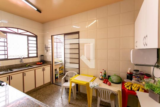 Cozinha de casa à venda com 4 quartos, 258m² em Santa Amelia, Belo Horizonte