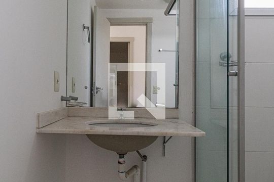 Banheiro Social de apartamento à venda com 3 quartos, 69m² em Vila Ipiranga, Porto Alegre