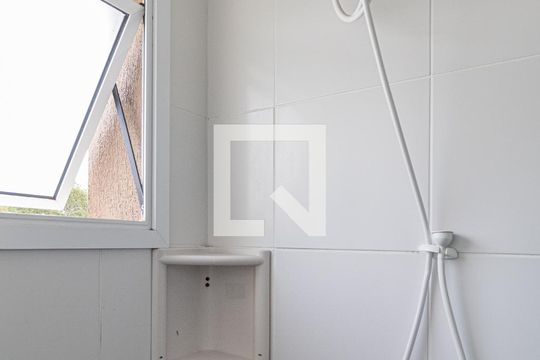 Banheiro da suite de apartamento à venda com 3 quartos, 69m² em Vila Ipiranga, Porto Alegre