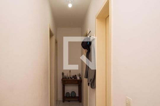 Corredor de apartamento à venda com 3 quartos, 103m² em Santo Antônio, Porto Alegre