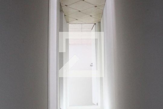 Corredor de casa para alugar com 3 quartos, 132m² em Vila Pedra Branca, São Paulo
