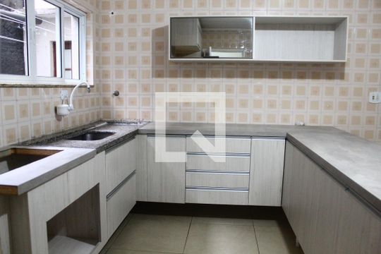 Cozinha de casa para alugar com 3 quartos, 132m² em Vila Pedra Branca, São Paulo
