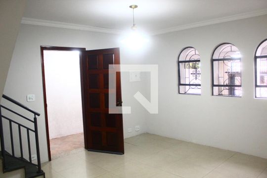 Sala de casa para alugar com 3 quartos, 132m² em Vila Pedra Branca, São Paulo