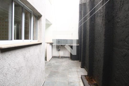 Quintal de casa para alugar com 3 quartos, 132m² em Vila Pedra Branca, São Paulo