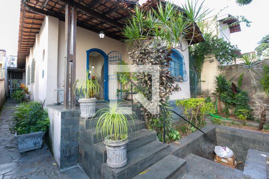 Entrada de casa à venda com 3 quartos, 200m² em Bom Jesus, Belo Horizonte