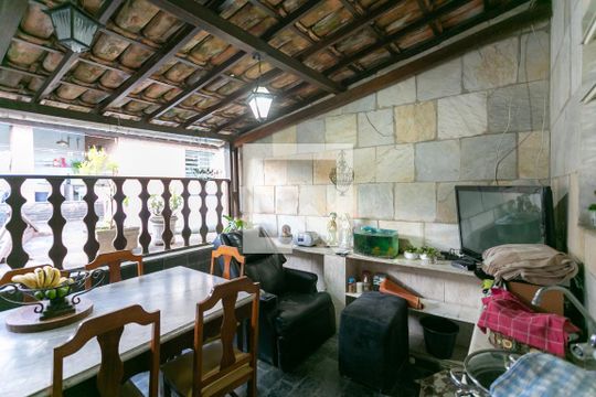 varanda de casa à venda com 3 quartos, 200m² em Bom Jesus, Belo Horizonte