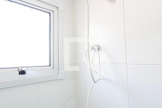 Chuveiro do Banheiro de apartamento para alugar com 1 quarto, 32m² em Pinheiros, São Paulo