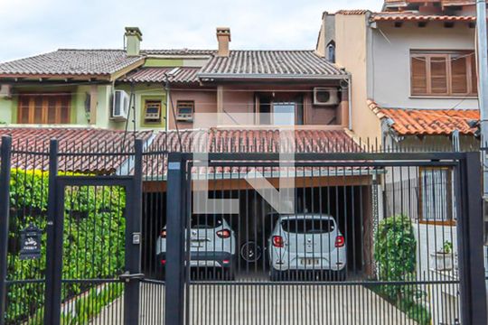 Fachada de casa à venda com 3 quartos, 166m² em Ipanema, Porto Alegre