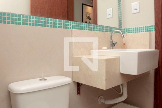 Banheiro de apartamento para alugar com 1 quarto, 45m² em Bom Fim, Porto Alegre