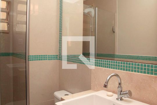 Banheiro de apartamento para alugar com 1 quarto, 45m² em Bom Fim, Porto Alegre
