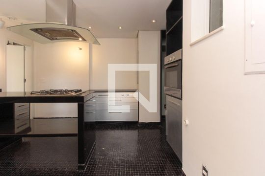Cozinha de apartamento à venda com 2 quartos, 210m² em Vila Madalena, São Paulo