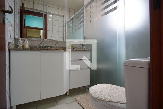 Banheiro da Suíte de apartamento à venda com 4 quartos, 203m² em Jardim Lindóia, Porto Alegre