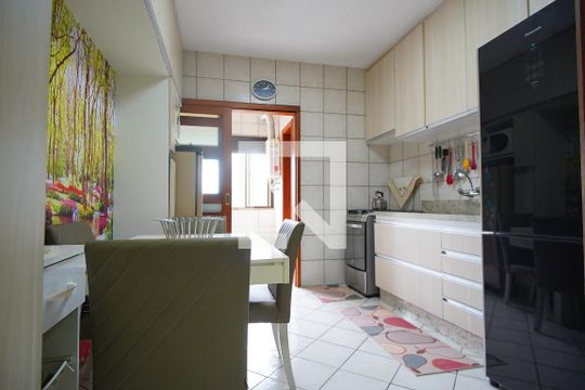 Cozinha de apartamento à venda com 4 quartos, 203m² em Jardim Lindóia, Porto Alegre