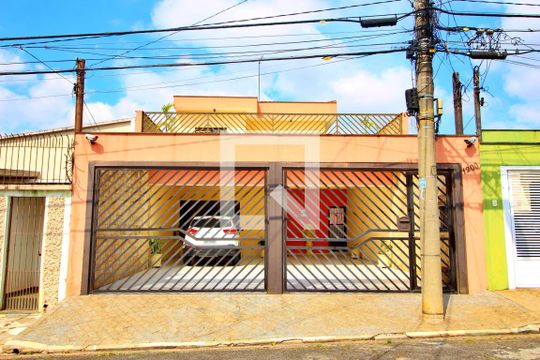 Fachada de casa à venda com 4 quartos, 300m² em Vila Camilópolis, Santo André