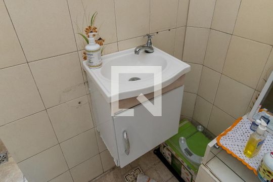 Banheiro - Pia e armário de apartamento à venda com 2 quartos, 120m² em Brás de Pina, Rio de Janeiro