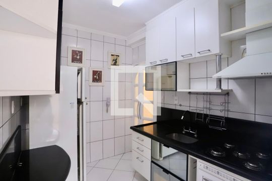 Cozinha de apartamento para alugar com 2 quartos, 63m² em Quarta Parada, São Paulo