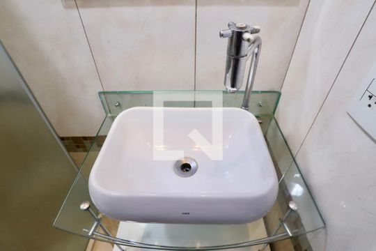 Banheiro de apartamento para alugar com 2 quartos, 63m² em Quarta Parada, São Paulo