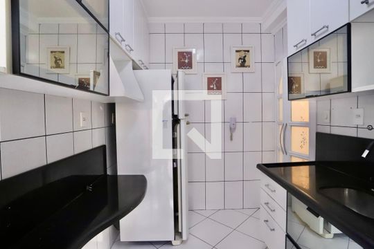 Cozinha de apartamento para alugar com 2 quartos, 63m² em Quarta Parada, São Paulo