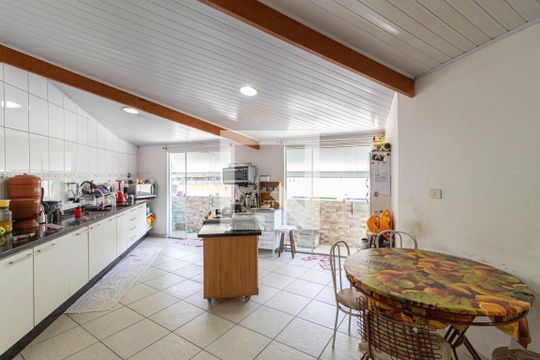 Cozinha de casa à venda com 3 quartos, 180m² em Bussocaba, Osasco