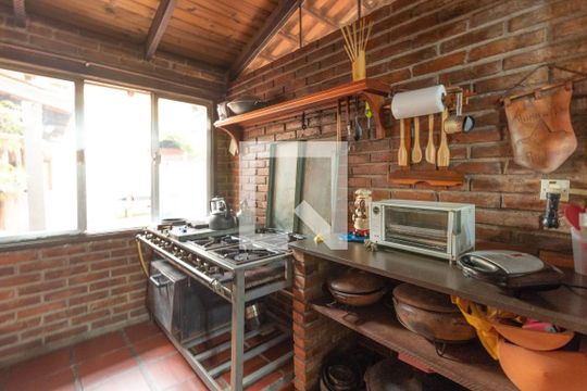 Fundos de casa à venda com 5 quartos, 350m² em Ipanema, Porto Alegre