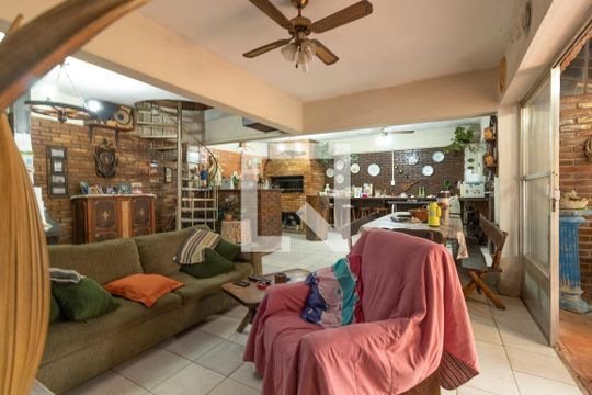 Sala de casa à venda com 5 quartos, 350m² em Ipanema, Porto Alegre