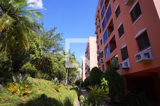 Fachada do bloco de apartamento à venda com 3 quartos, 67m² em Petrópolis, Porto Alegre
