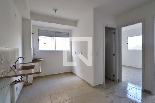 Cozinha e Área de Serviço de apartamento para alugar com 2 quartos, 62m² em Jardim Vila Rica, Santo André