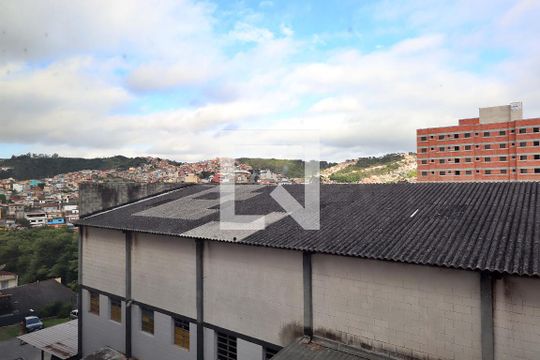 Vista do Quarto 2 de apartamento para alugar com 2 quartos, 62m² em Jardim Vila Rica, Santo André