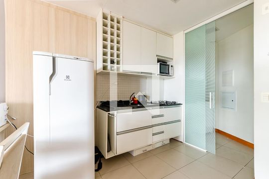 Cozinha de apartamento para alugar com 1 quarto, 50m² em Caminho das Árvores, Salvador