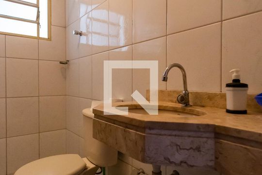 Lavabo de casa à venda com 3 quartos, 300m² em Quitaúna, Osasco