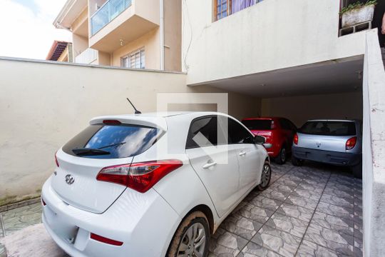Garagem de casa à venda com 3 quartos, 300m² em Quitaúna, Osasco