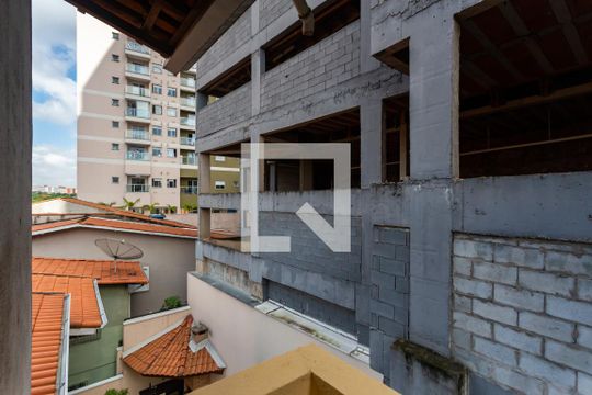 Vista de casa à venda com 3 quartos, 300m² em Quitaúna, Osasco