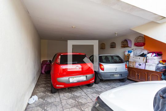 Garagem de casa à venda com 3 quartos, 300m² em Quitaúna, Osasco
