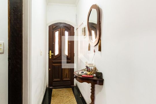 Corredor de casa à venda com 6 quartos, 200m² em Vila Guarani (Z Sul), São Paulo
