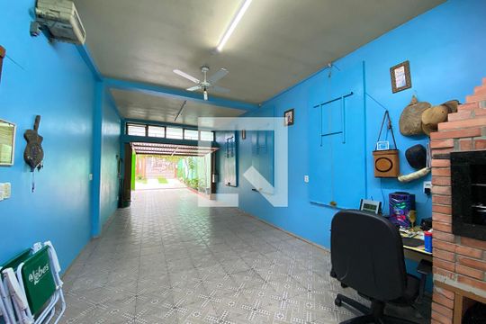 Garagem de casa à venda com 2 quartos, 216m² em Canudos, Novo Hamburgo