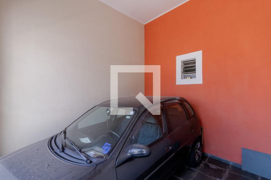Garagem de casa à venda com 3 quartos, 160m² em Cambuci, São Paulo