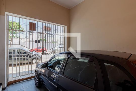 Garagem de casa à venda com 3 quartos, 160m² em Cambuci, São Paulo