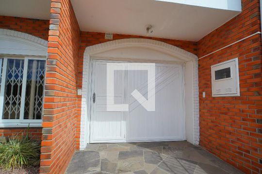 Entrada Garagem de casa à venda com 4 quartos, 200m² em Jardim Itu, Porto Alegre