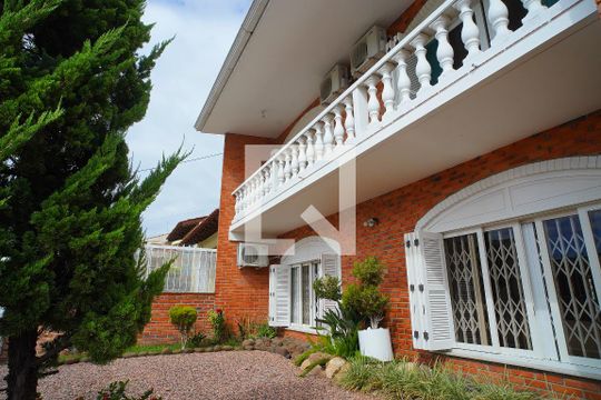 Fachada da Casa de casa à venda com 4 quartos, 200m² em Jardim Itu, Porto Alegre