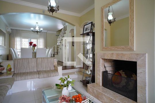 Casa à venda com 4 quartos, 200m² em Jardim Itu, Porto Alegre