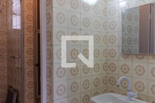 Banheiro de apartamento à venda com 2 quartos, 60m² em Jardim Pacaembu, Campinas