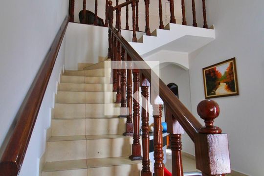 Escada de casa à venda com 5 quartos, 315m² em Vila Tibiriçá, Santo André