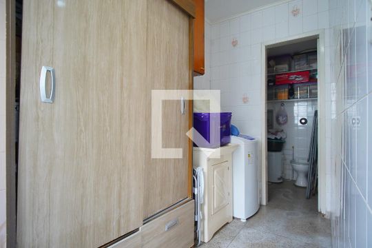 Area  serviço  de apartamento à venda com 3 quartos, 98m² em Vila Ipiranga, Porto Alegre