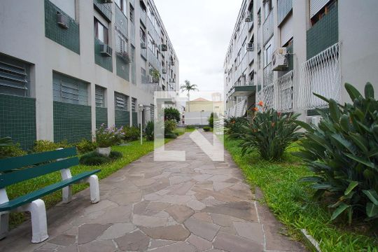 Fachada do bloco de apartamento à venda com 3 quartos, 98m² em Vila Ipiranga, Porto Alegre