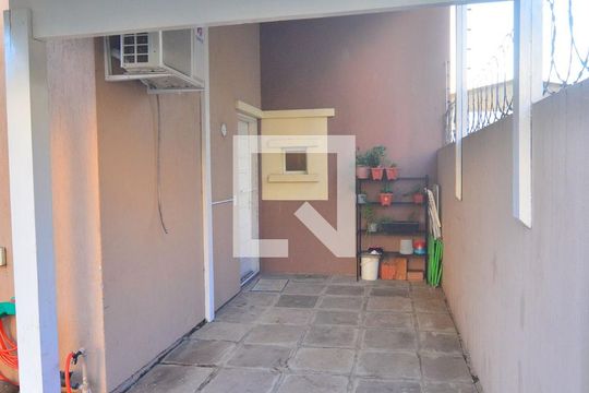 Garagem de casa à venda com 4 quartos, 95m² em Harmonia, Canoas