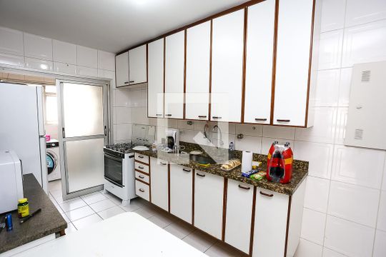 Cozinha de apartamento à venda com 3 quartos, 98m² em Vila Suzana, São Paulo
