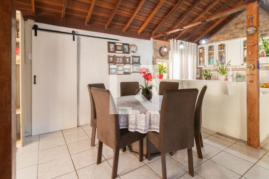 Sala de casa à venda com 3 quartos, 160m² em Partenon, Porto Alegre