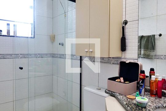Casa 2 - Banheiro da Suíte de casa à venda com 5 quartos, 229m² em Parque Novo Oratório, Santo André